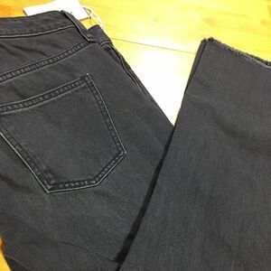 NWT Universal Threads Size 6 black straight leg frayed hem 5 pocket